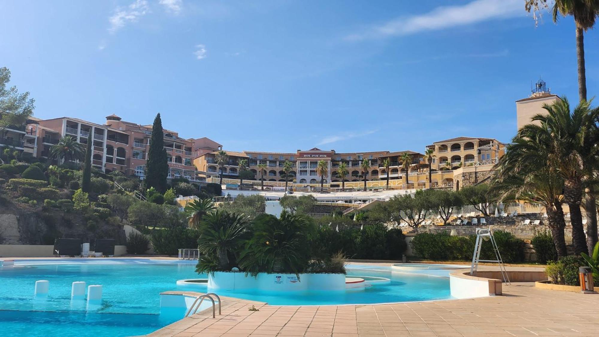 Saint-Raphael- Vue Mer Et Massif De L'Esterel Exterior photo